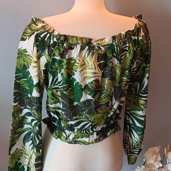 Guess shamrock tropical infusion off shoulder top NWT - Picture 3 of 5